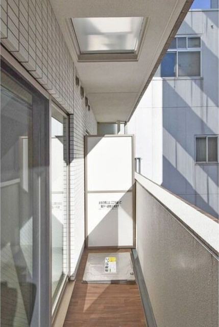 ディアレイシャス大須赤門通本町のバルコニー