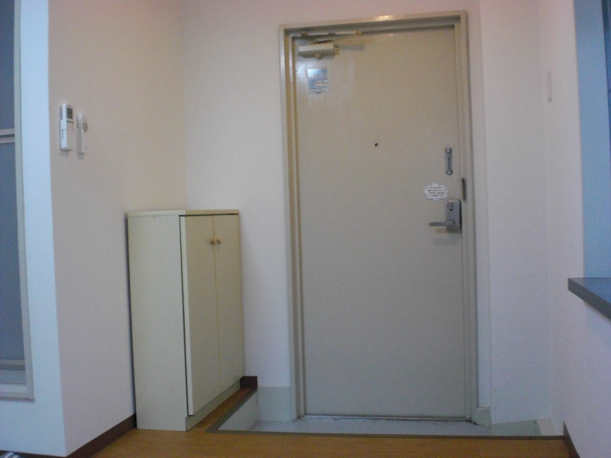 プレステージ寝屋川の玄関
