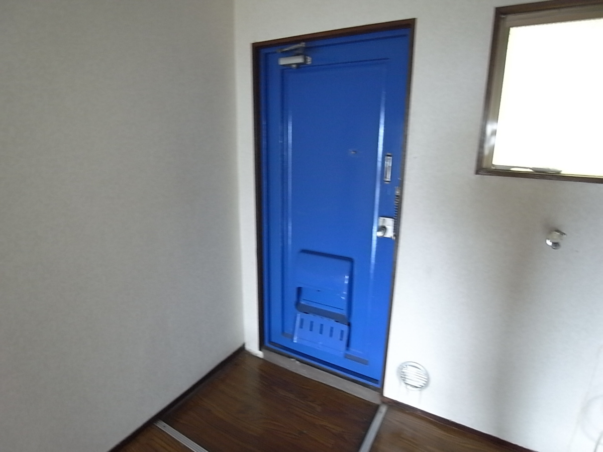 寝屋川市大利町の賃貸マンションの玄関