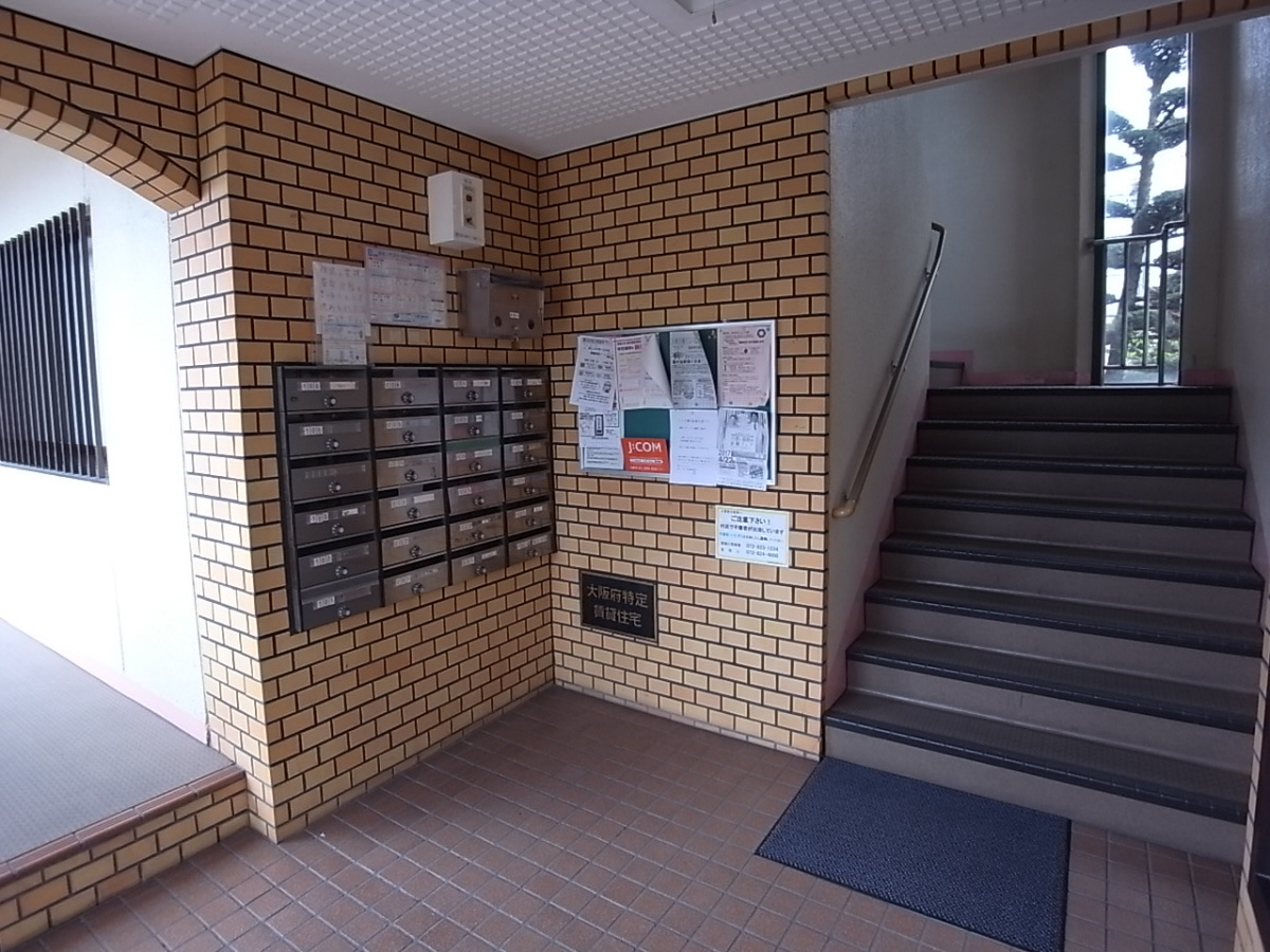 サンハイツ寝屋川のエントランス
