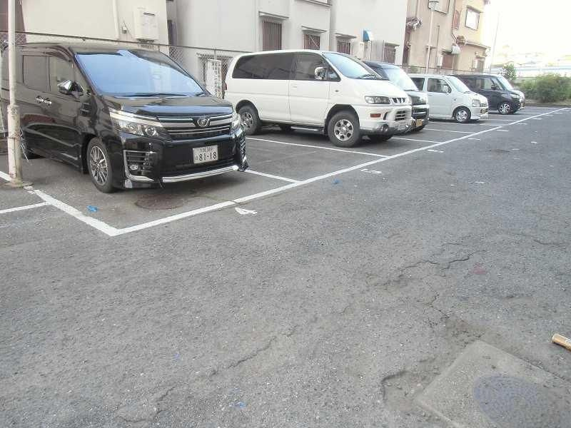 奥野マンションの駐車場