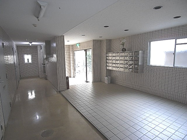 プレアール寝屋川高柳のエントランス