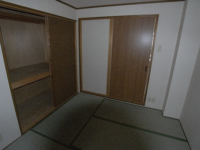 シャトー緑町の収納