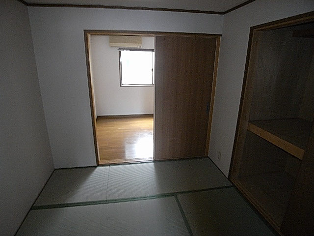 シャトー緑町の洋室