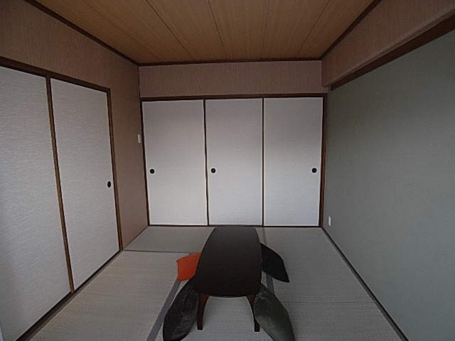 サンハイツ八坂の洋室