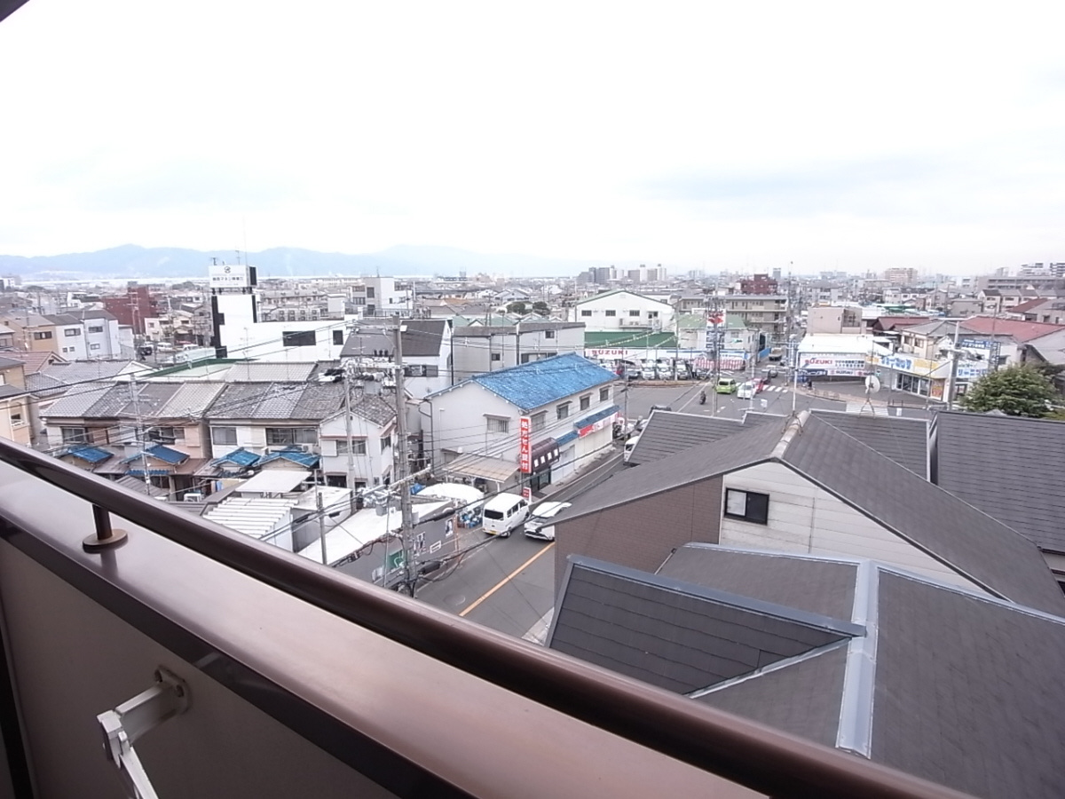 三和ハイツの玄関