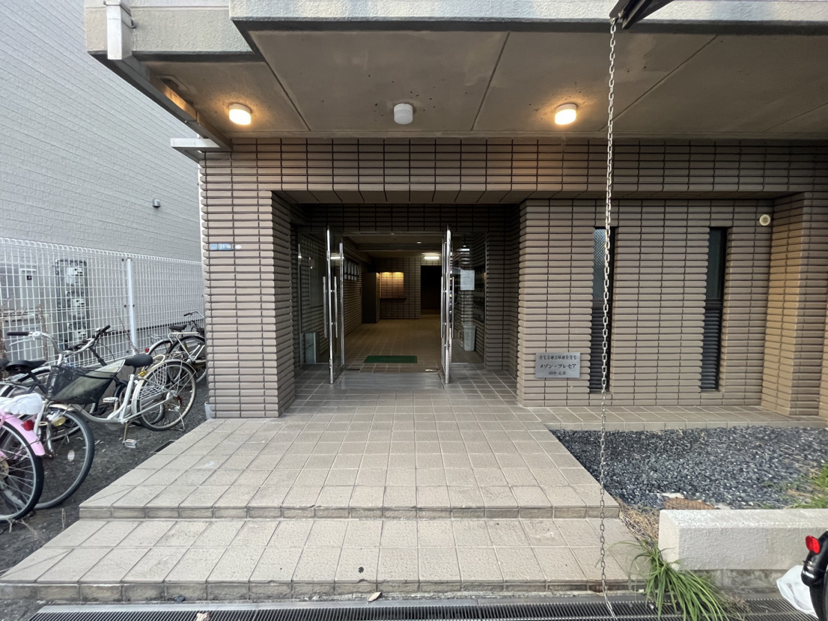 メゾンプレセアのエントランス