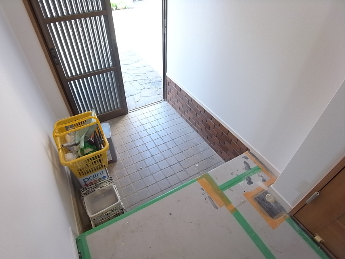 仁和寺町マユミ戸建の玄関