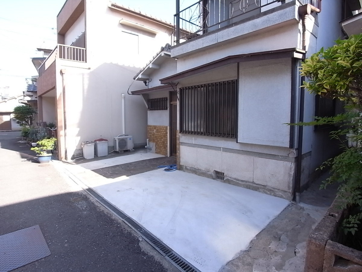 仁和寺町マユミ戸建の駐車場