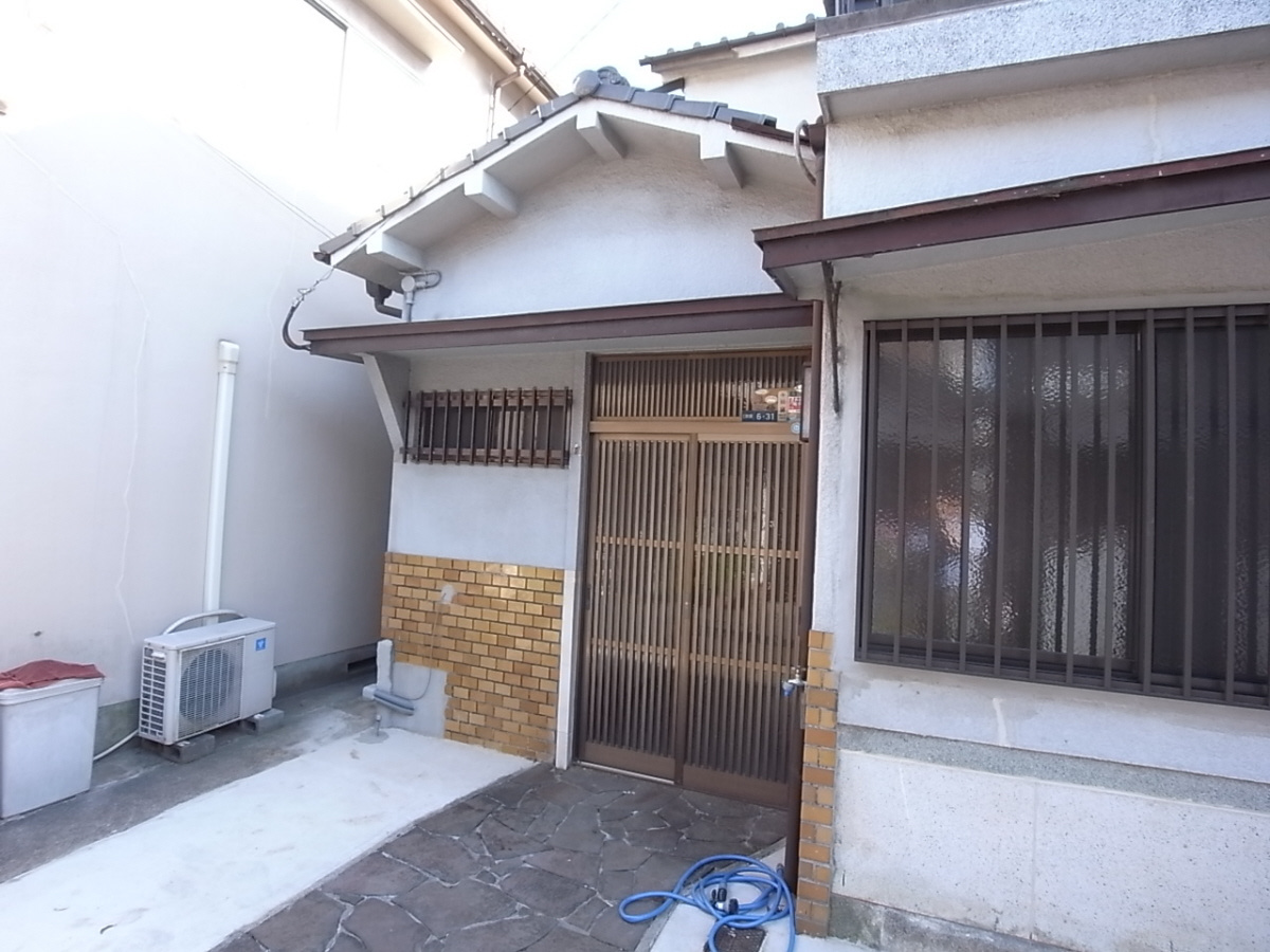 仁和寺町マユミ戸建のエントランス