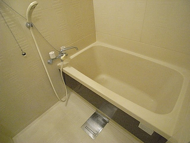 マンション12番館の浴室