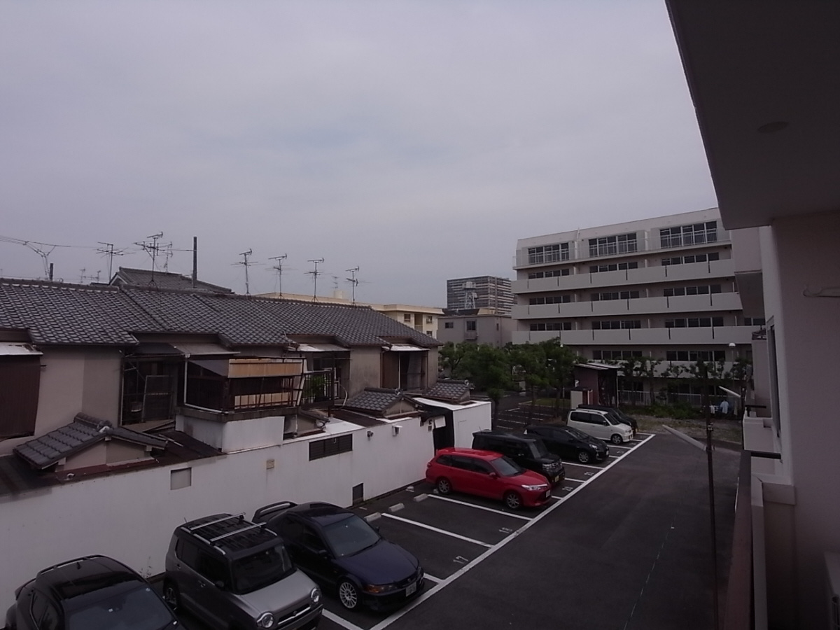 寝屋川市田井町の賃貸マンションの玄関