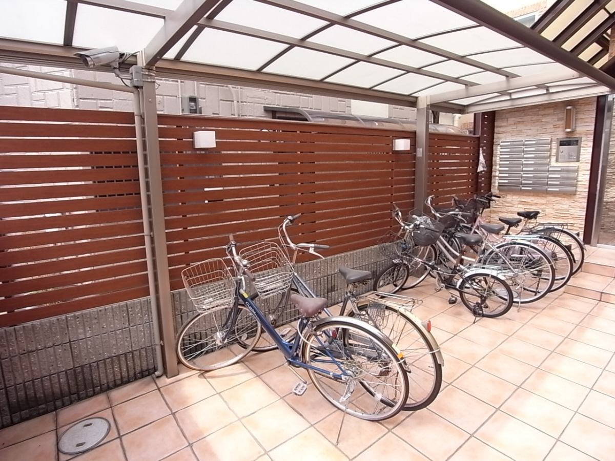寝屋川市田井町の賃貸マンションのエントランス