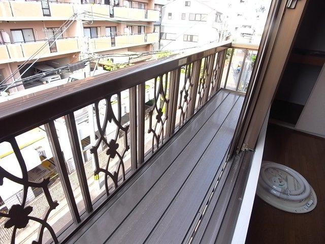 三匹のＫＯＢＵＴＡのバルコニー