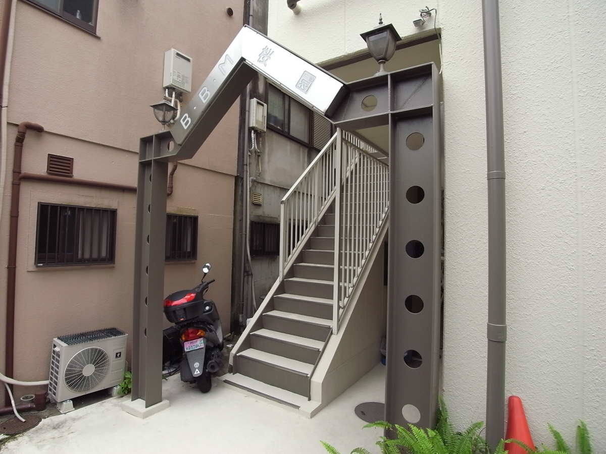ビッグバーンズマンション桜園のエントランス