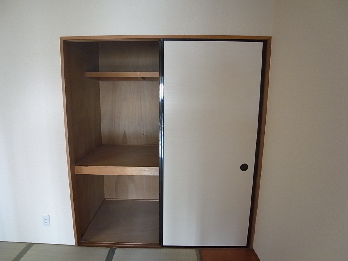 レオパレス香里の収納