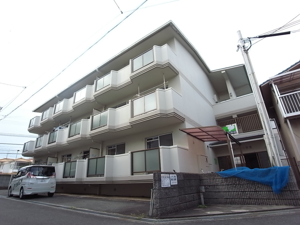 レオパレス香里の外観