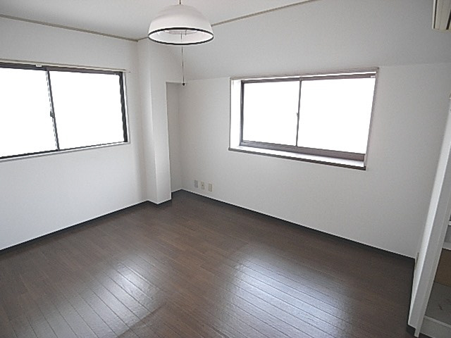 リバーサイド松屋町の洋室