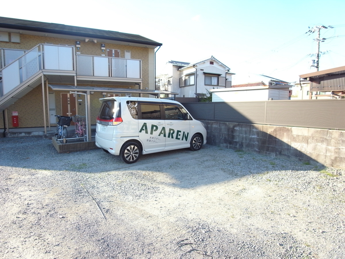 カンフォーラの駐車場
