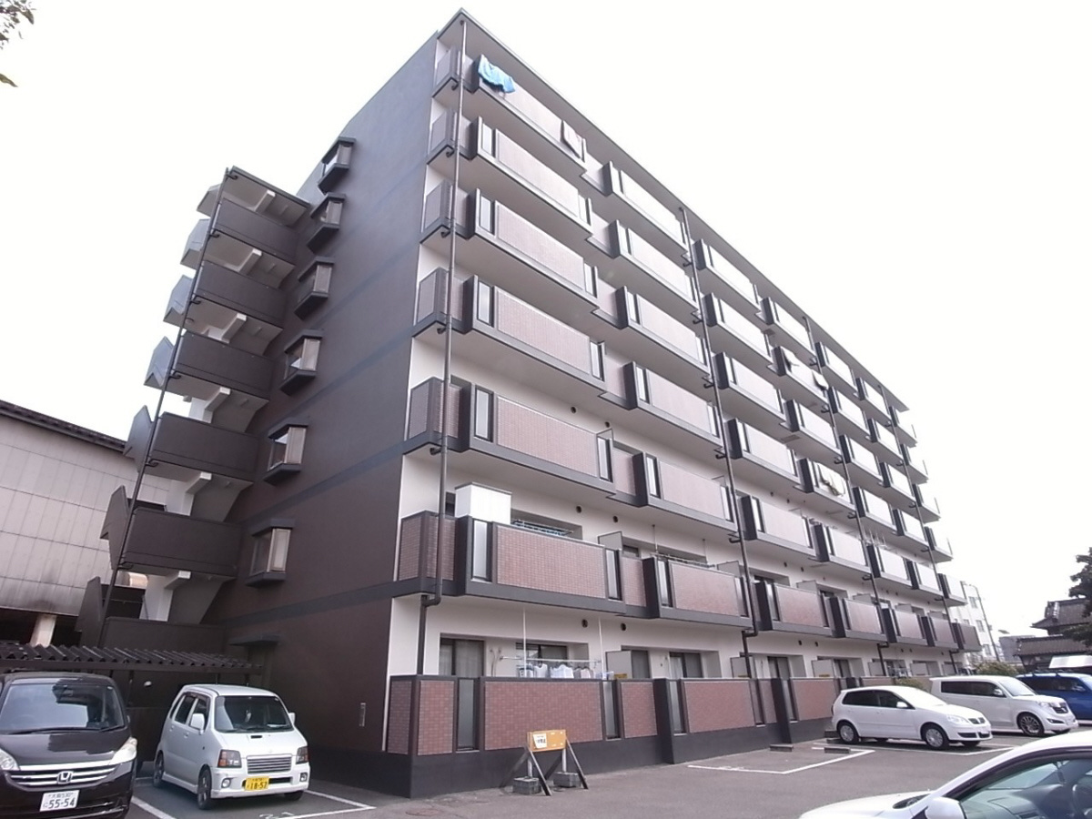 アメニティα館の外観