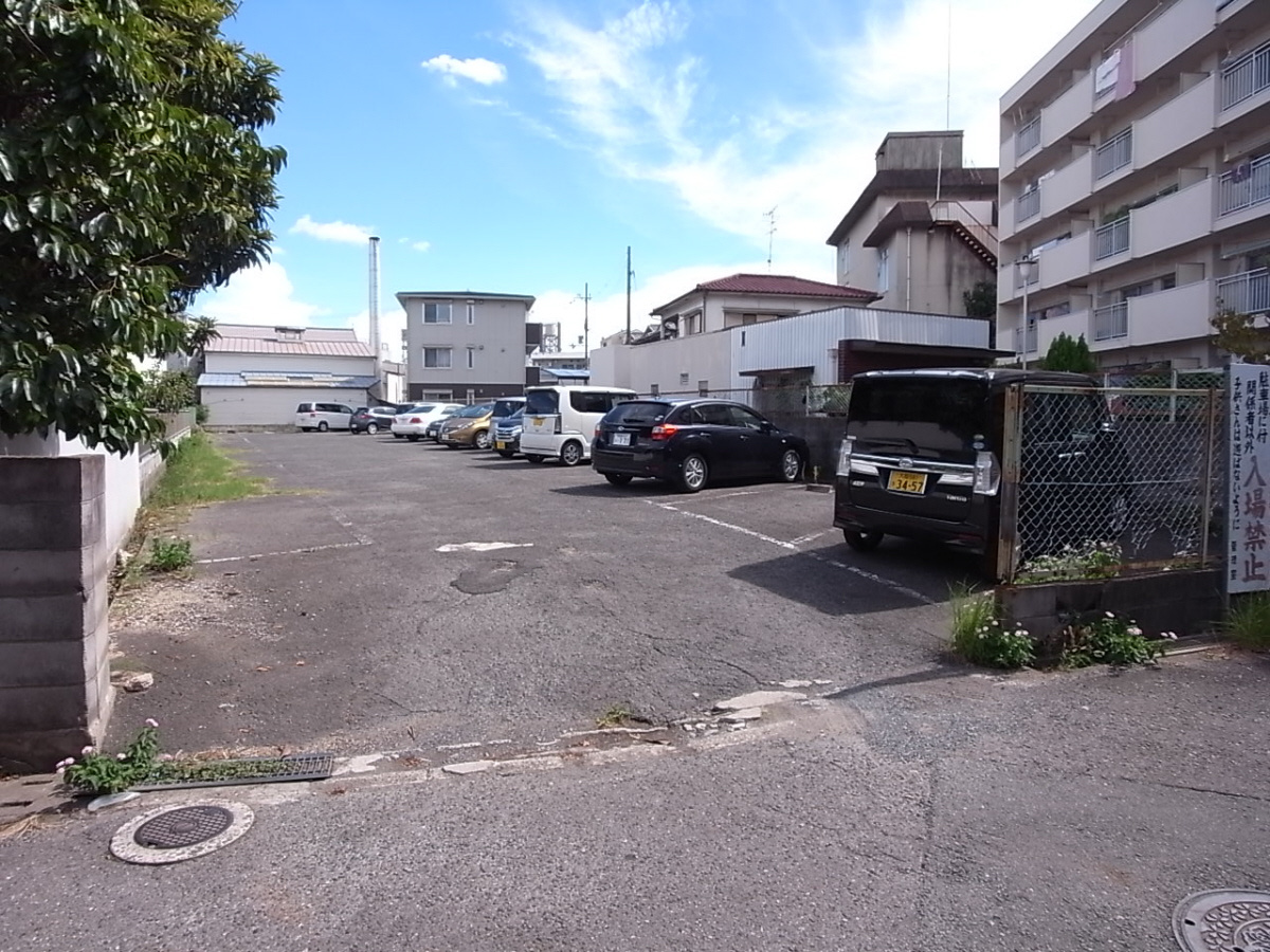 富士コーポラスの駐車場