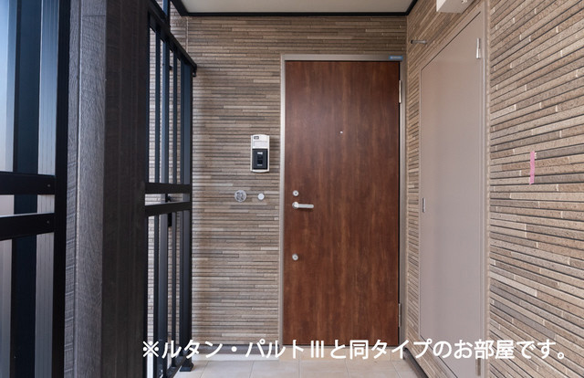 メゾン　アンソレイエの玄関
