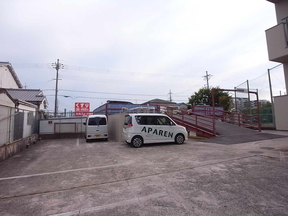 神田ハイツの駐車場