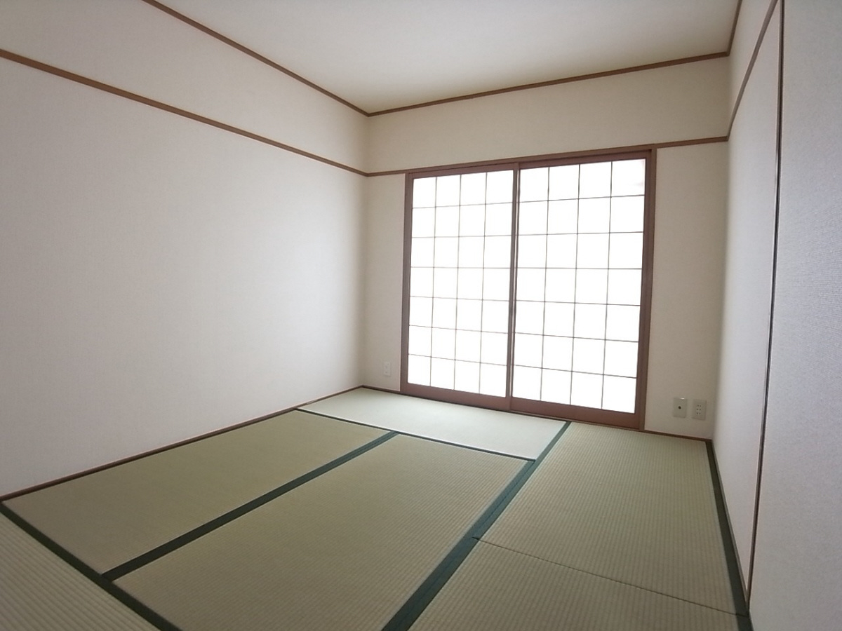 神田ハイツの洋室