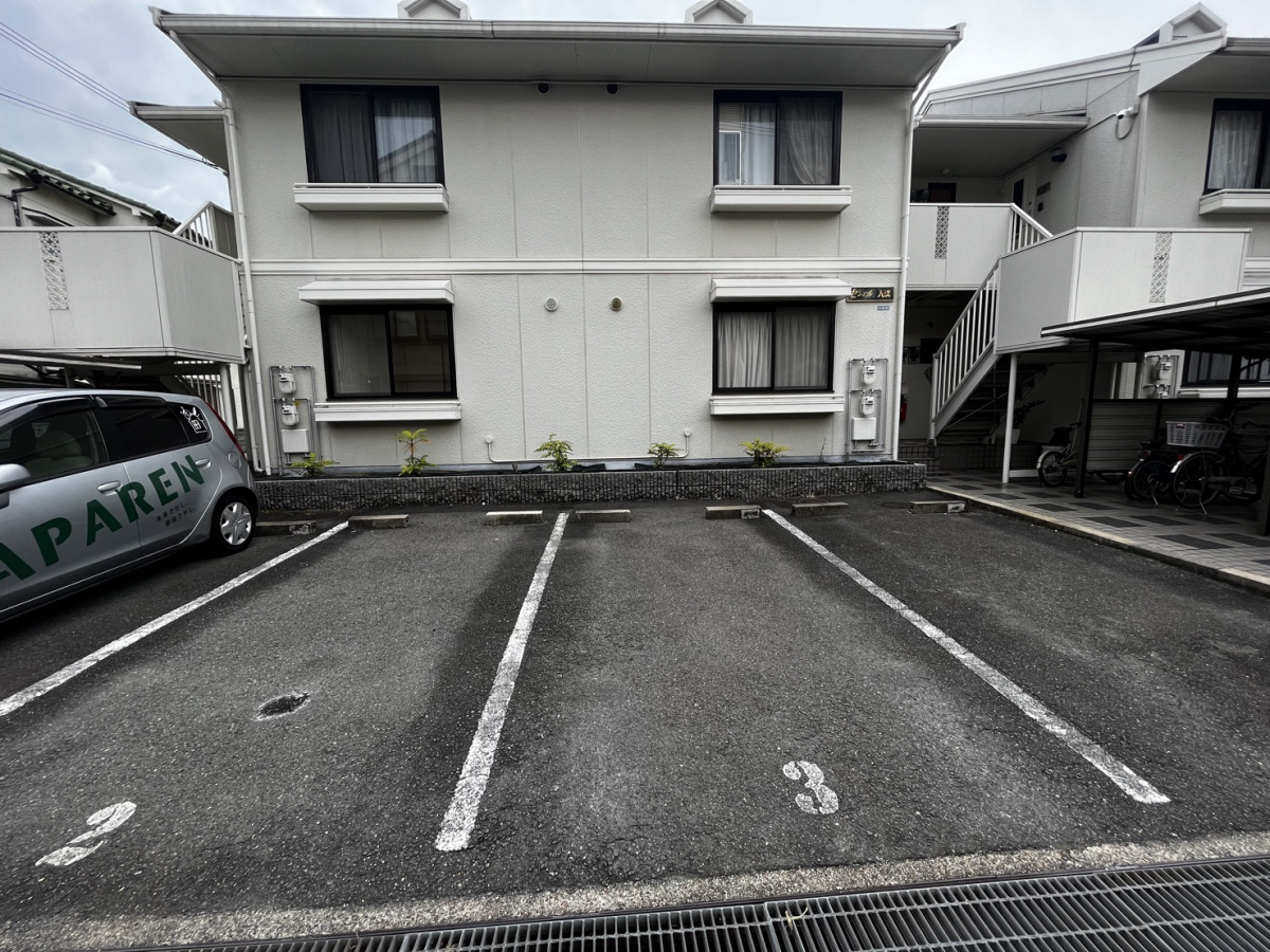 セジュール入江の駐車場
