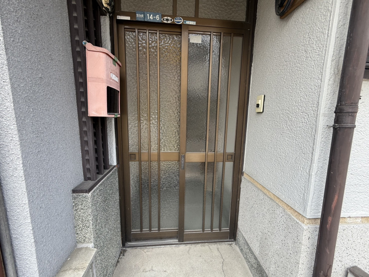 黒原旭町テラスハウスのエントランス