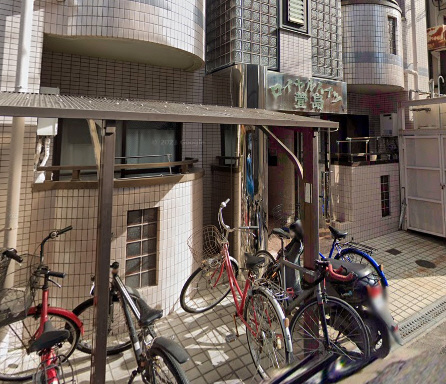 ロイヤルハイツ萱島のエントランス