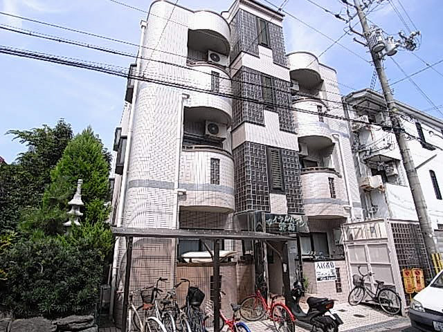 ロイヤルハイツ萱島の外観