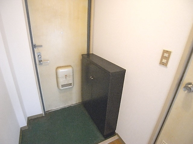 アパートメント寝屋川Ⅱの玄関