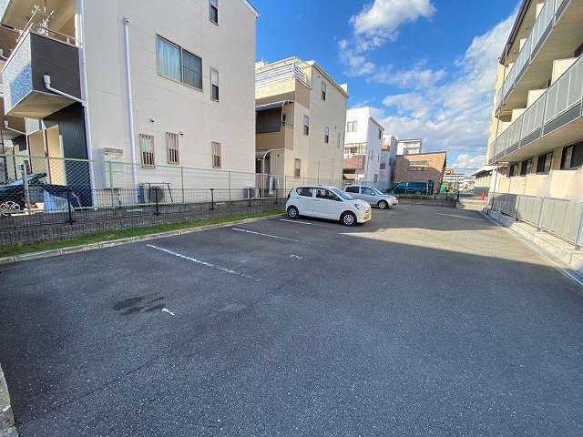 レオパレスボナールの駐車場