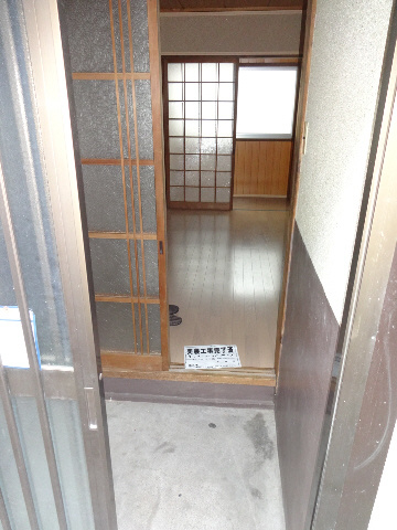 MAYUMIハイツ枚方13番館の玄関