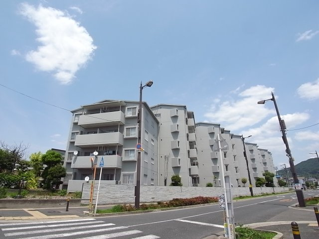 ウエストプラザの外観