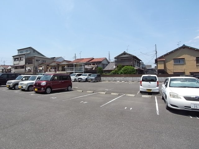 ウエストプラザの駐車場