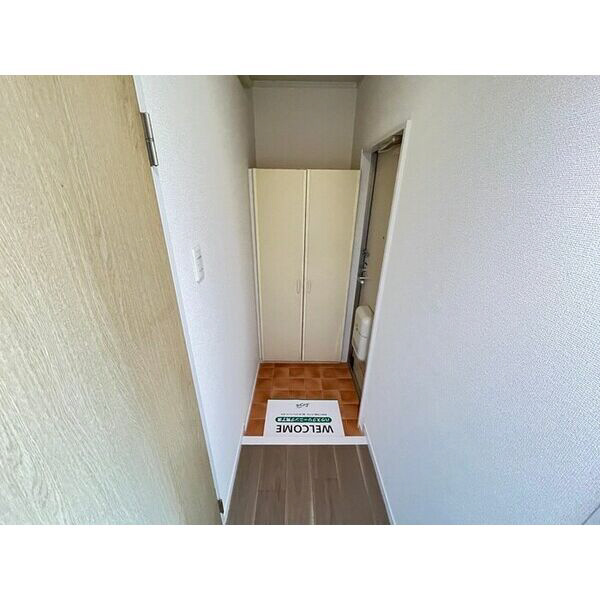 西岡ハイツⅡの玄関