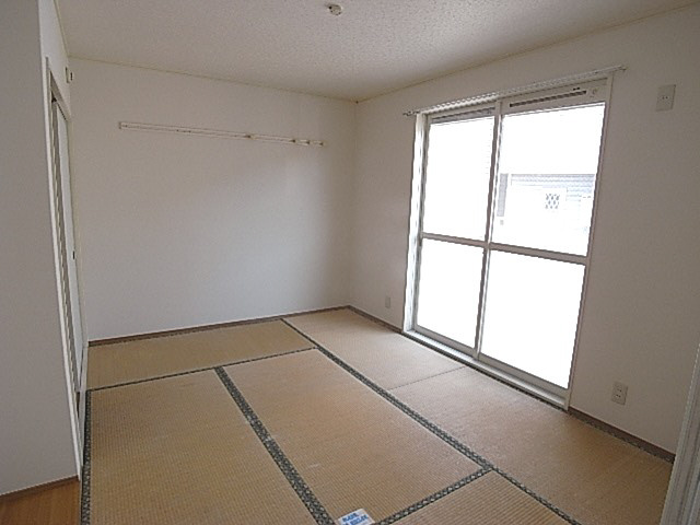 西岡ハイツⅡの洋室