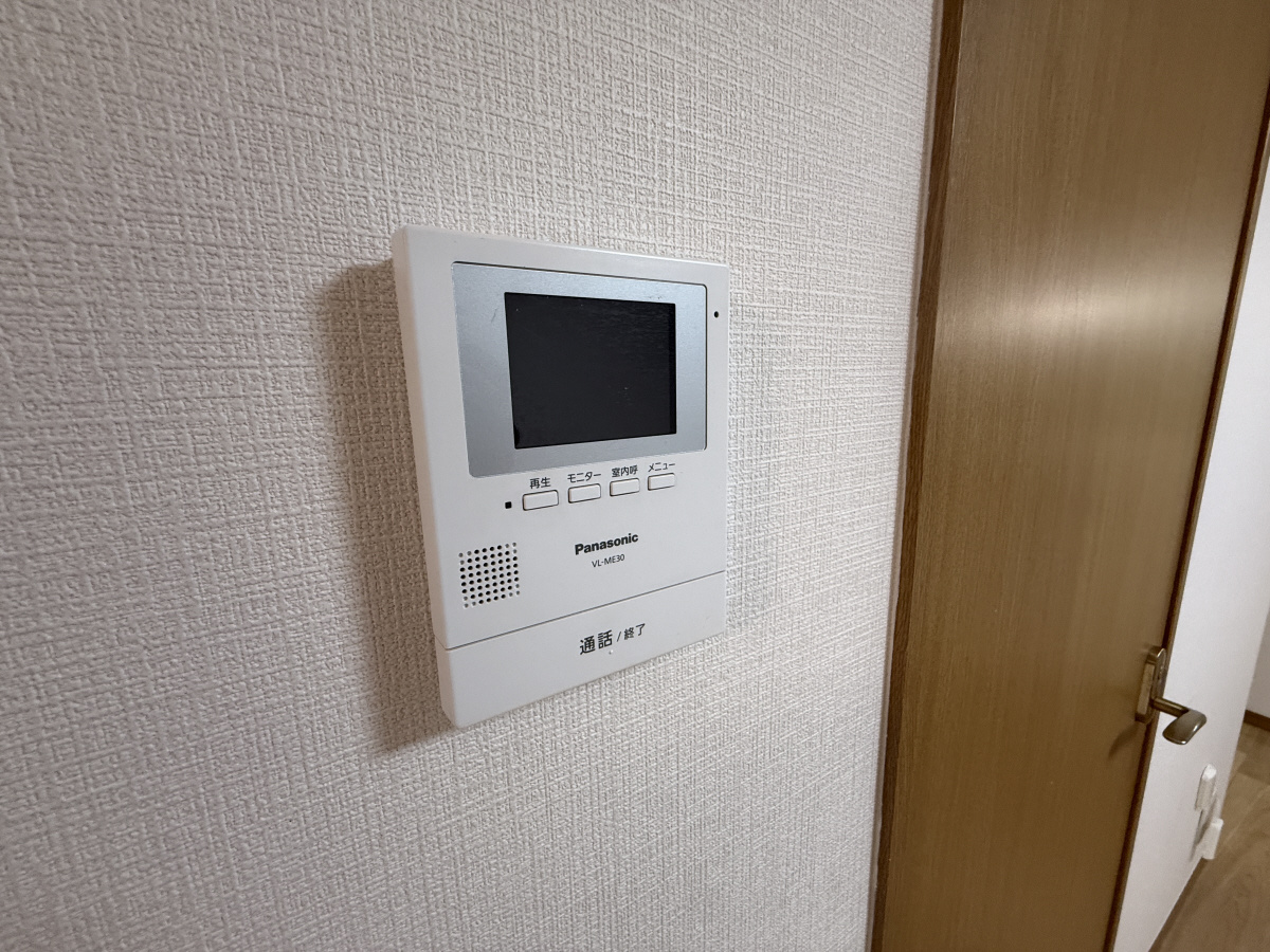 グランドハイツ2号館の玄関