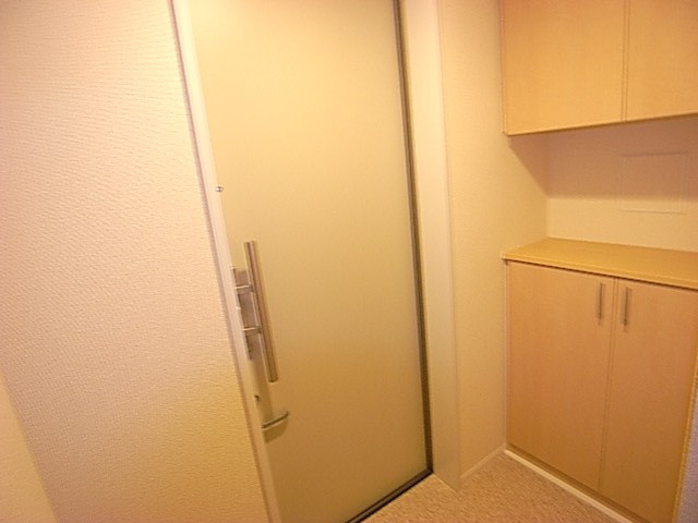 ローゼンタール寝屋川の玄関