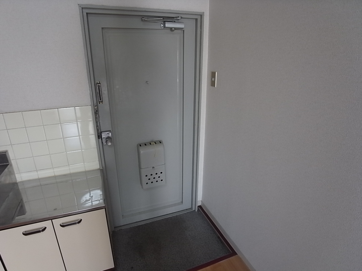ハイツ北之町C棟の玄関