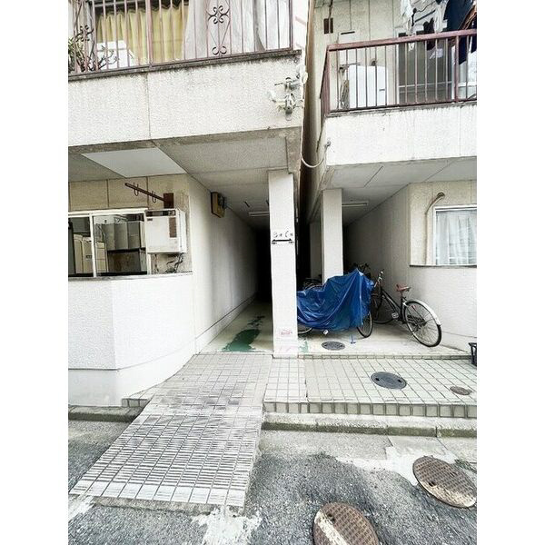 ハイツ北之町B棟のエントランス