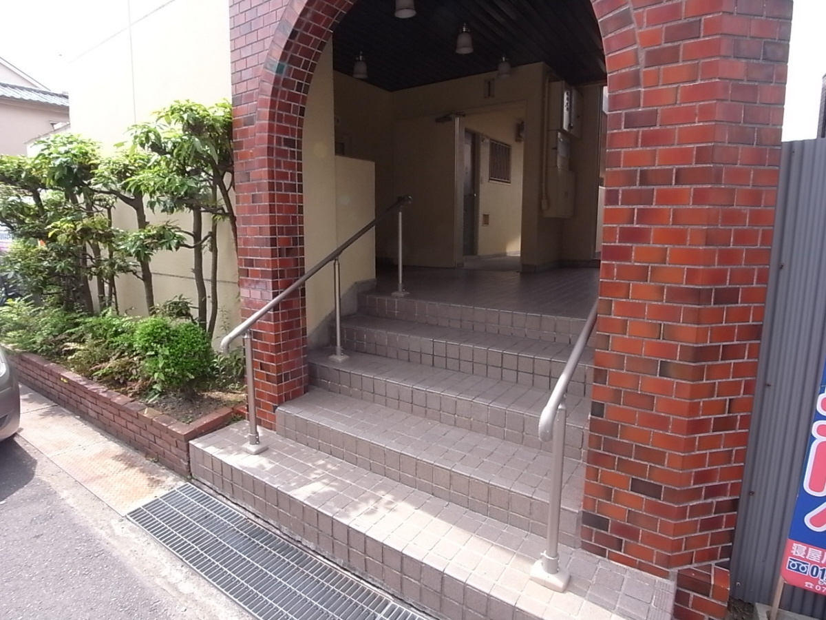 にしまちハイツのエントランス