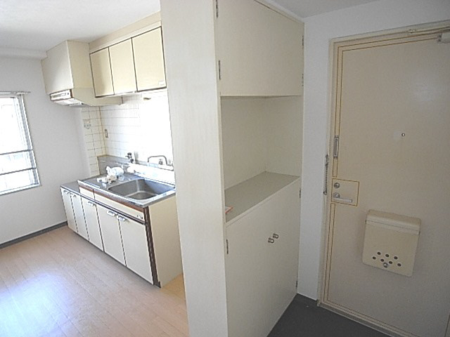 寝屋川市大利町の賃貸マンションの玄関