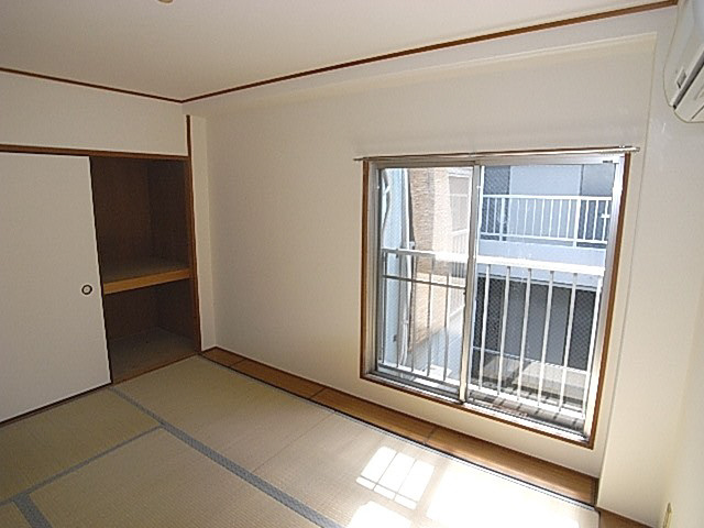 寝屋川市大利町の賃貸マンションの収納