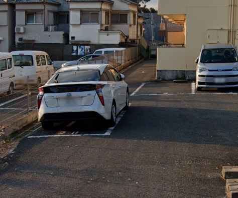 シャトーKITAⅡの駐車場