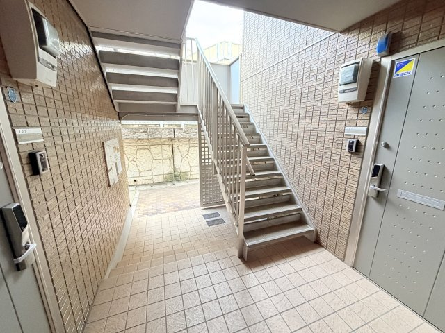 ホーミー六甲のエントランス