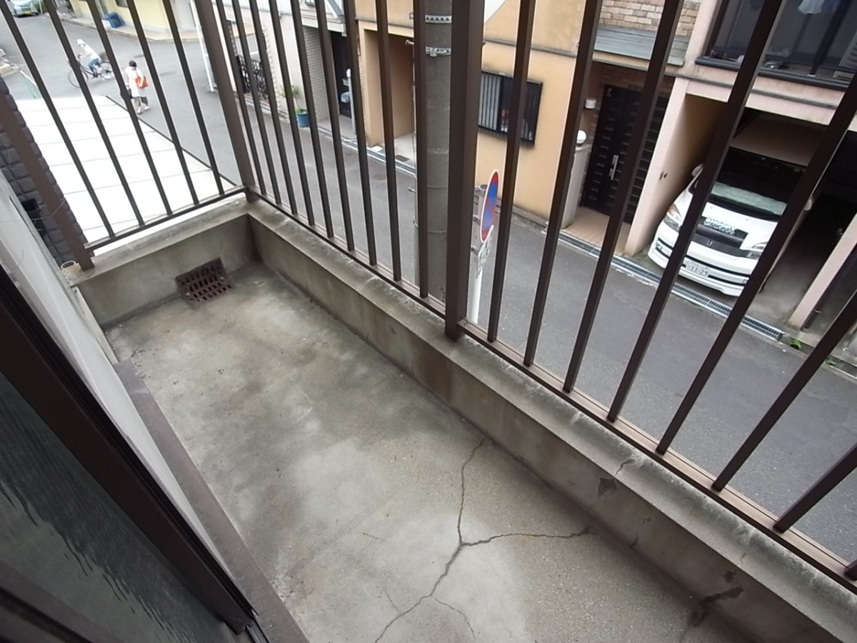 羊燈館メゾン香里園緑町のバルコニー