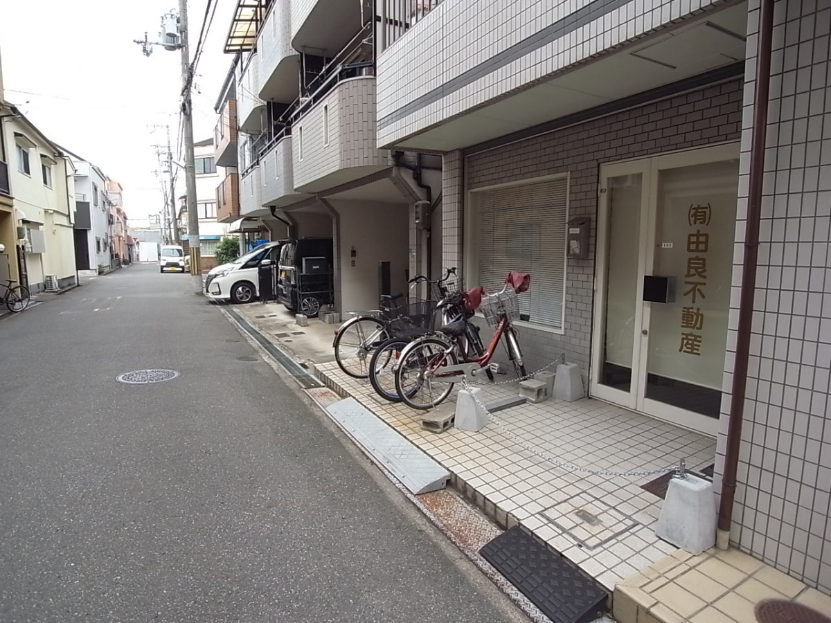 羊燈館メゾン香里園緑町のエントランス